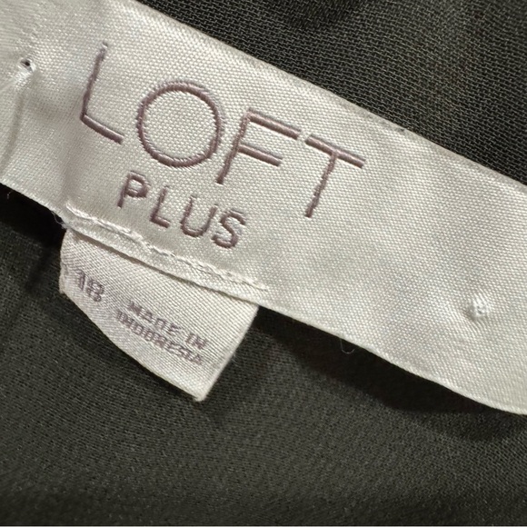 Ann Taylor loft plus brownish/ pewter flowy tie neck flounce top ❤️ - Picture 4 of 6